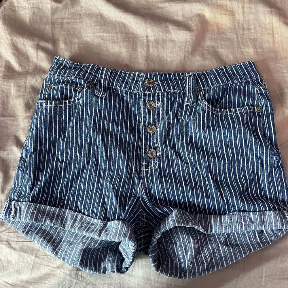 STRIPED JEAN SHORTS!!